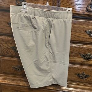 Under Armour Golf ⛳️ Men's Beige Flat Front Shorts